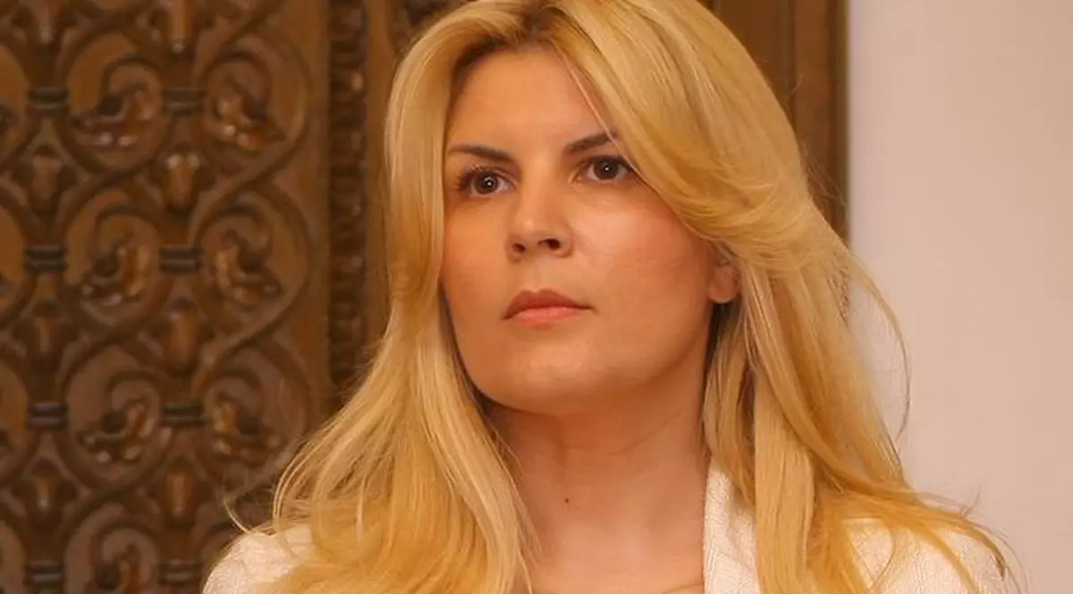 Elena Udrea împlinește astăzi 39 de ani. Transmite-i și tu un mesaj!