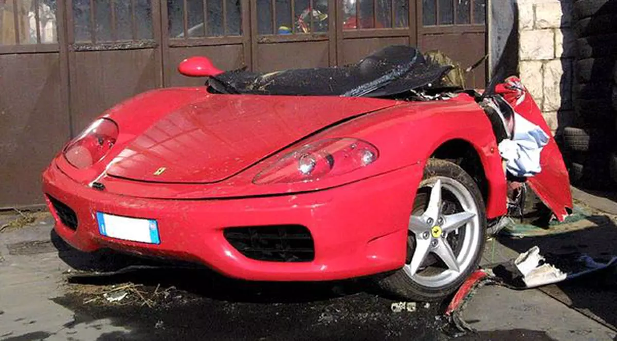 Şi-a luat Ferrari la ora 8, la 10 a făcut-o praf