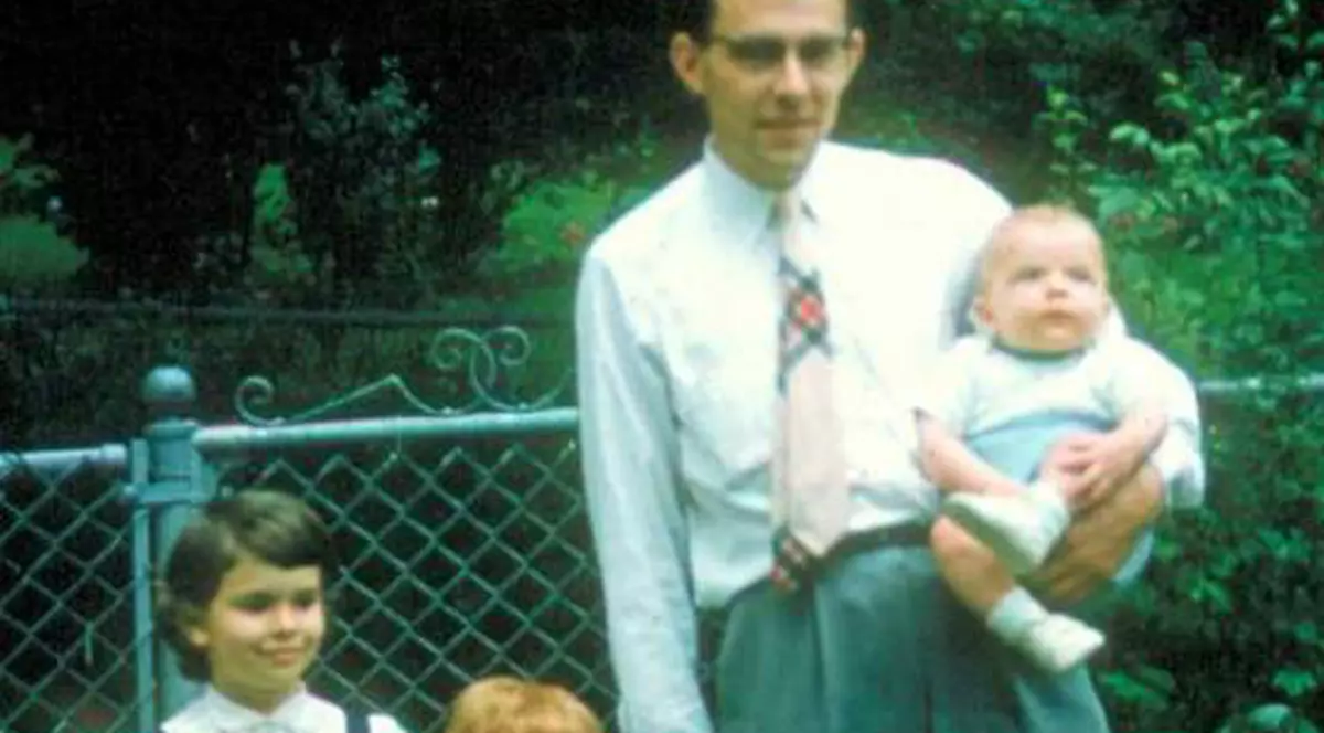 Este un actor celebru, dar a suferit în COPILĂRIE o TRAUMĂ PUTERNICĂ! Şi acum PLÂNGE când îşi aminteşte că mama l-a PĂRĂSIT! 