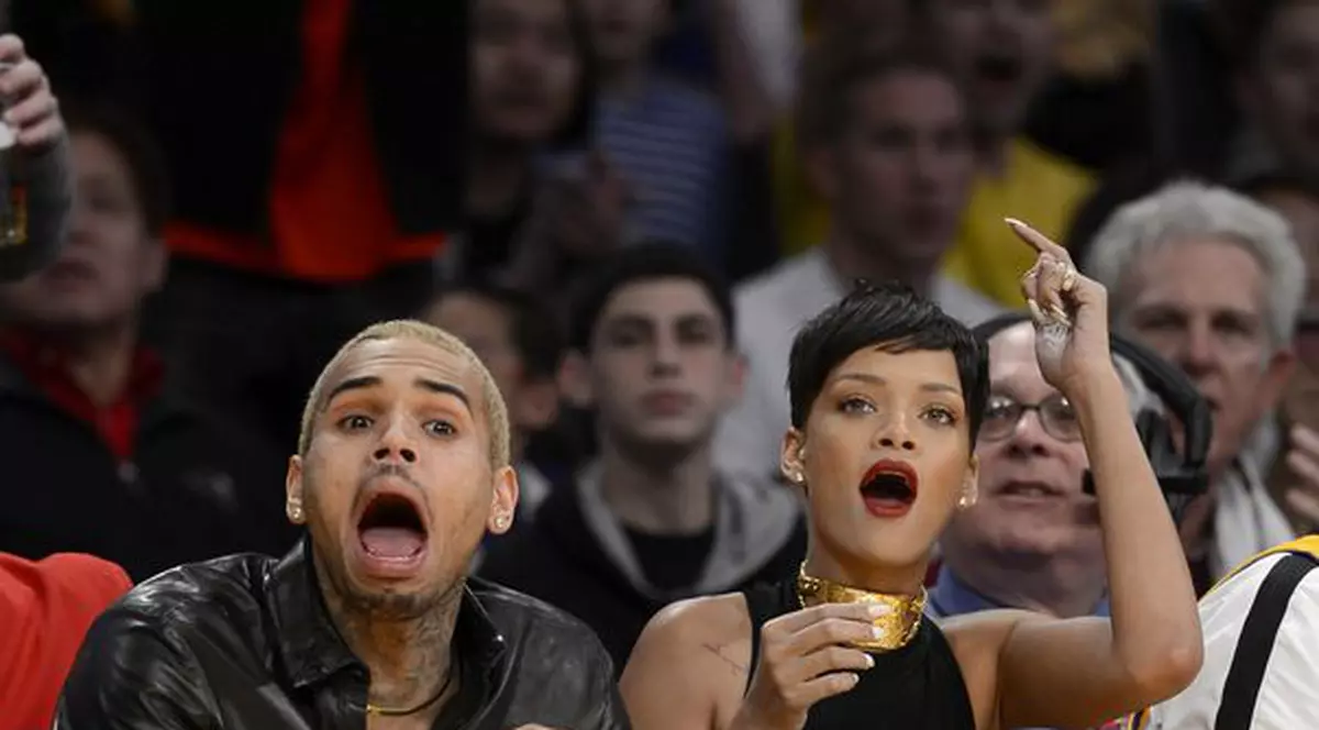 Rihanna, împreună cu Chris Brown în ziua de Crăciun. Uite-i ce fericiţi sunt! | FOTO