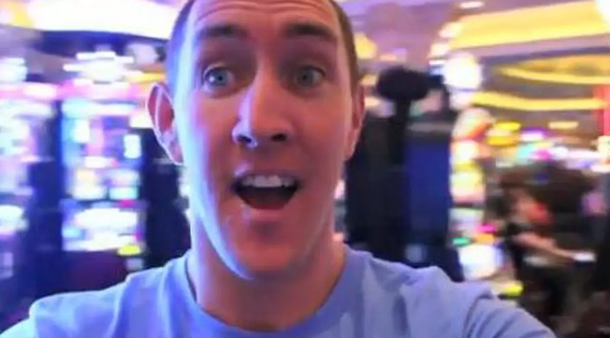 A DAT LOVITURA! Un american și-a vândut numele la licitație. Află câți bani a luat!