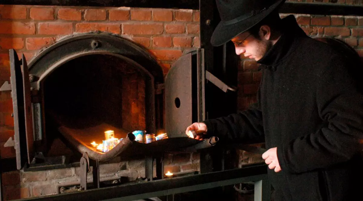 MACABRU! Un artist suedez a pictat un tablou cu CENUŞA furată dintr-un LAGĂR NAZIST! Vezi ce a păţit pictorul!