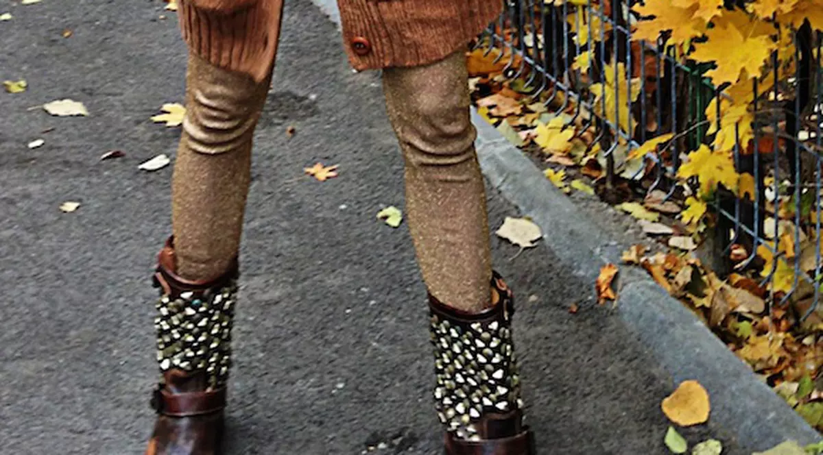 A trecut printr-o despărţire şi a ajuns PIELE şi OS! Uite ce picioare are una dintre cele mai frumoase blonde din România!