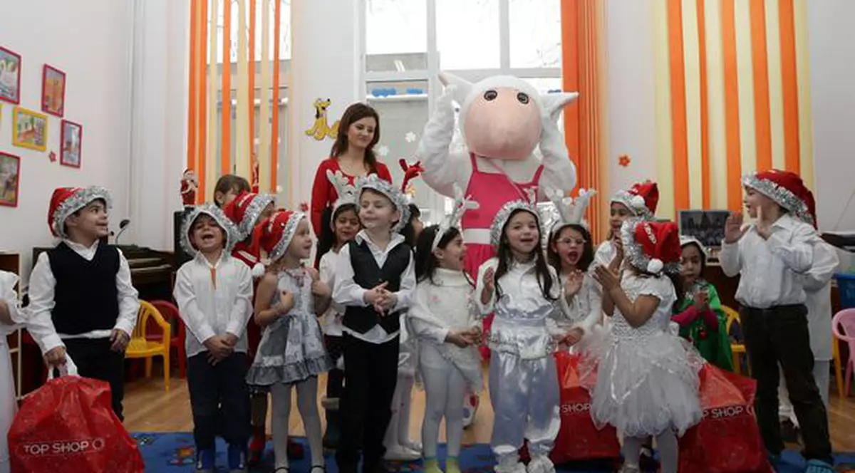 Oiţa Jojo de la Pooky vine alături de copilaşii de la grădiniţele Miruna şi Conil Kindergarten