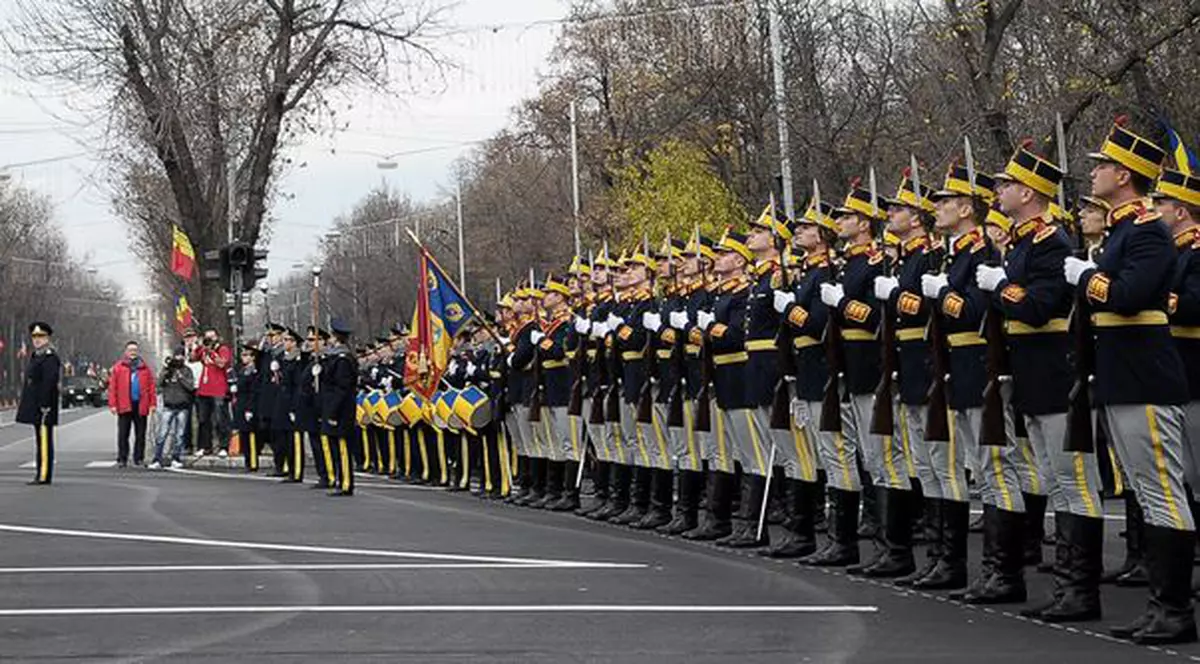 Iată câţi angajaţi şi ce maşini şi motociclete de la ”Interne” vor trece de 1 decembrie pe sub Arcul de Triumf!