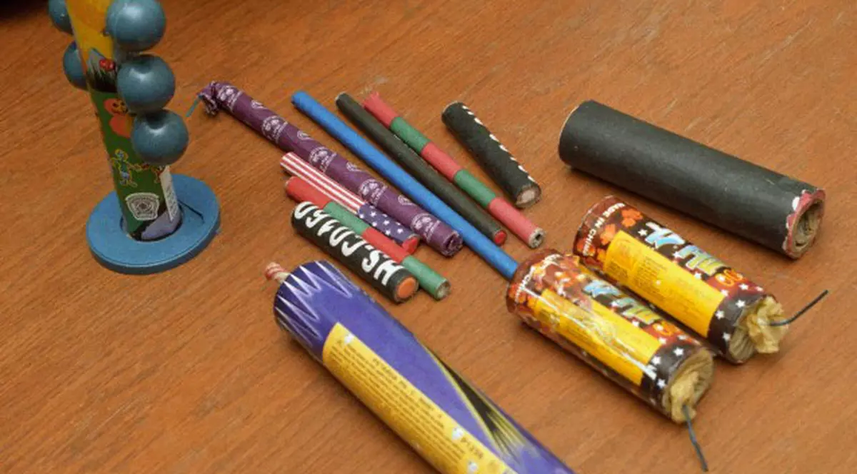 Riscaţi puşcăria dacă daţi cu petarde de Sărbători!