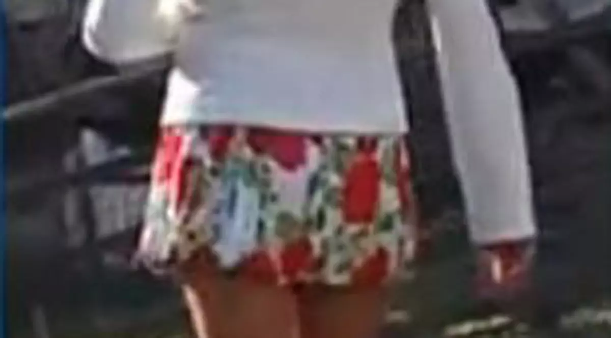 ÎŢI PLACE CUM ARATĂ DE LA SPATE? Stai să o vezi pe ROMÂNCA ACEASTA din faţă. O să RĂMÂI MUT! 