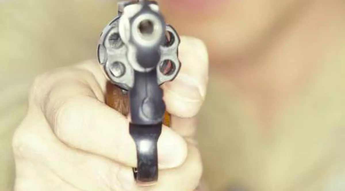 Focuri de armă în Capitală pentru prinderea unor hoţi ”specializaţi” în furtul de Dacii vechi