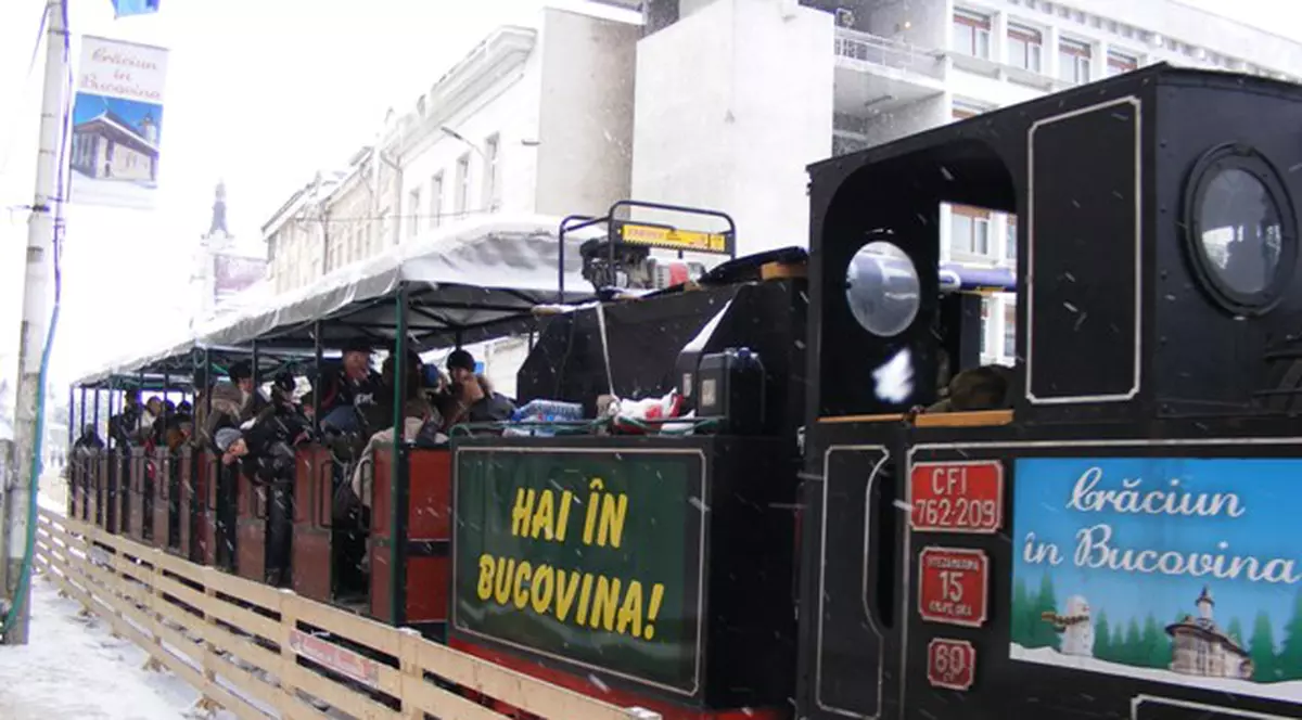 Mocăniţa din Bucovina, pregătită să plimbe turiştii de Sărbători