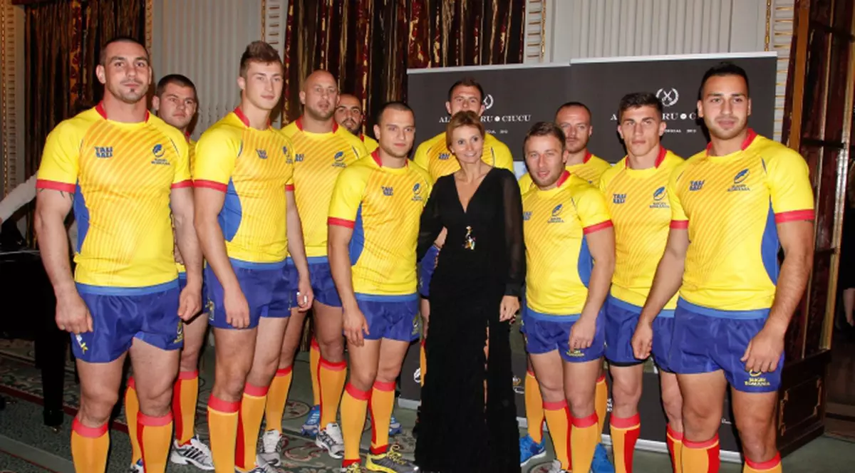 Ruxandra Dragomir, luată cu asalt de rugbişti! | FOTO 