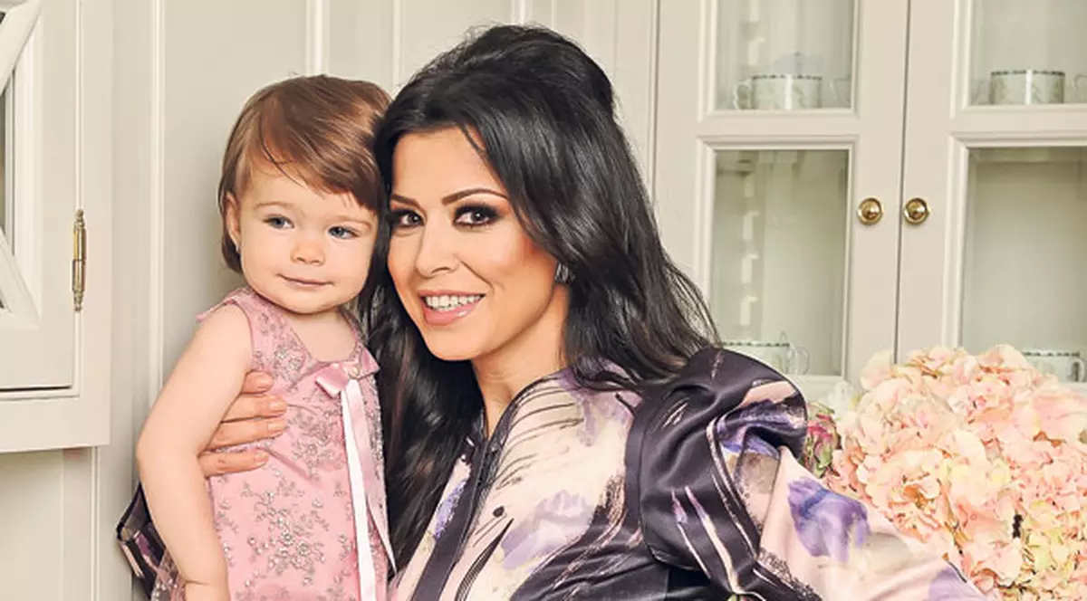 Ştirista Simona Pătruleasa, pictorial emoţionant în revista VIVA: «Ingrid doarme cu mine în pat!» | INTERVIU