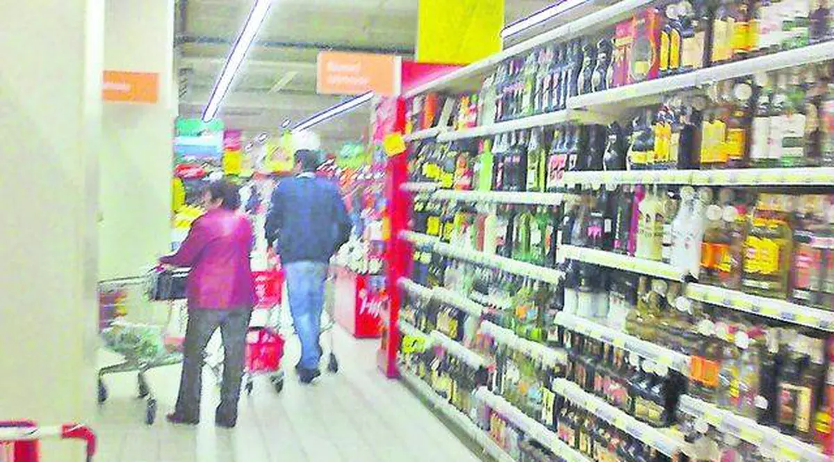 INCREDIBIL! Un polițist a furat brânză topită din supermarket din cauza sărăciei