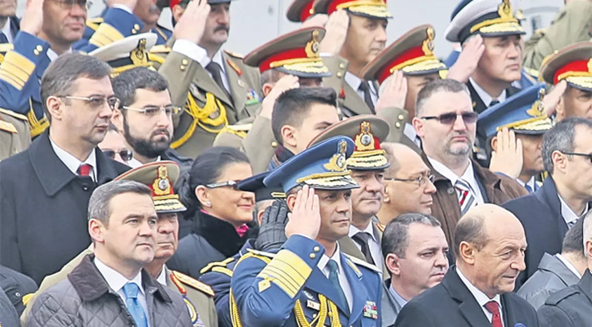 De Ziua Naţională a României, Băse și Ponta s-au ignorat reciproc