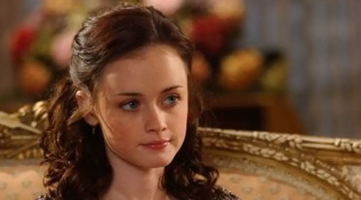 Dintr-o DOMNIŞOARĂ DRĂGUŢĂ s-a transformat într-o FEMEIE FATALĂ! Iată cum arată, la 31 de ani, Rory din serialul "Fetele Gilmore"! FOTO