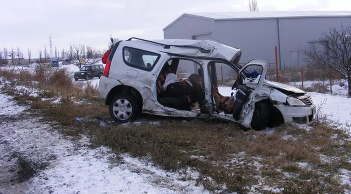 Doi oameni au murit şi doi au fost răniţi în urma unui accident în Buzău | FOTO