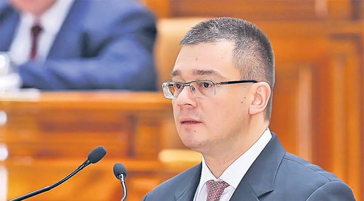 Ungureanu vrea o lege împotriva agenților sub acoperire din Parlament