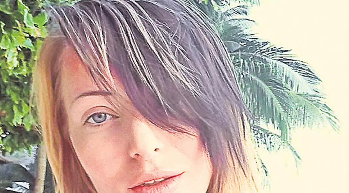 Delia şi-a înnoit garderoba în Dubai şi în Singapore