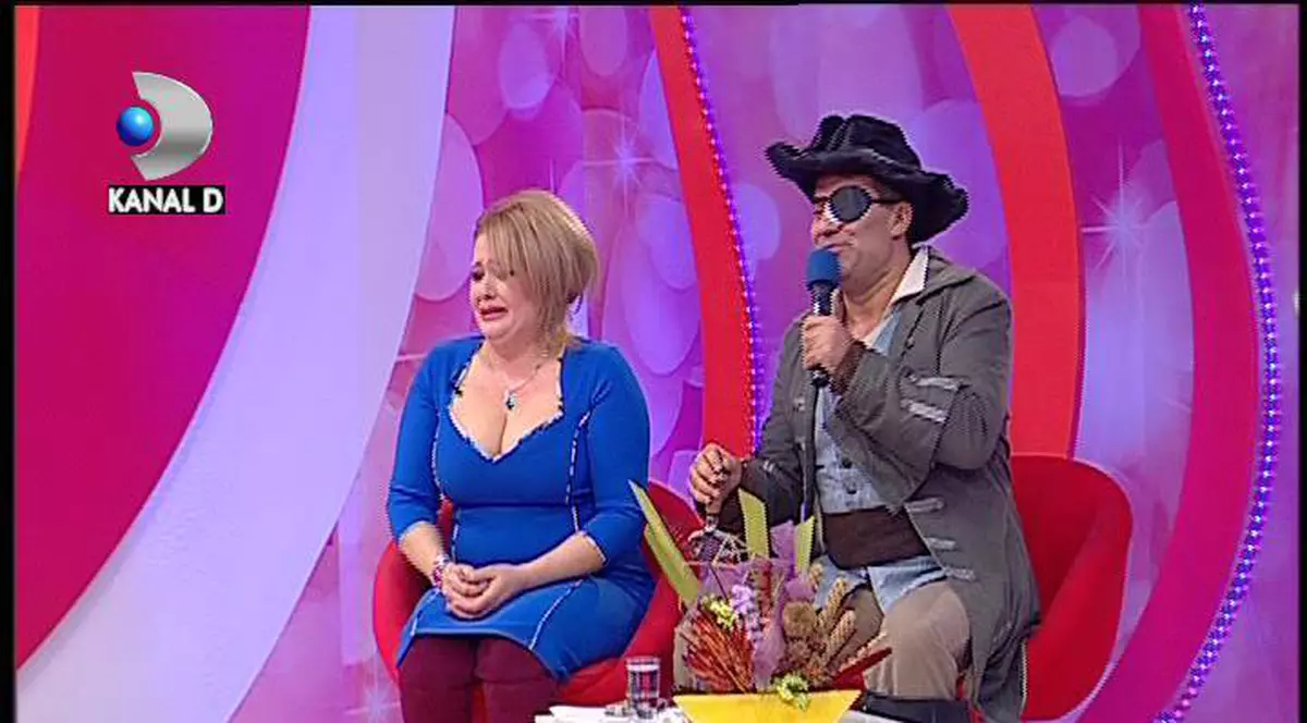 EA, în lacrimi, EL pus pe glume! După ce a fost OPERAT LA OCHI, Ioniţă de la Clejani s-a deghizat în PIRAT pentru a o înveseli pe Viorica! 