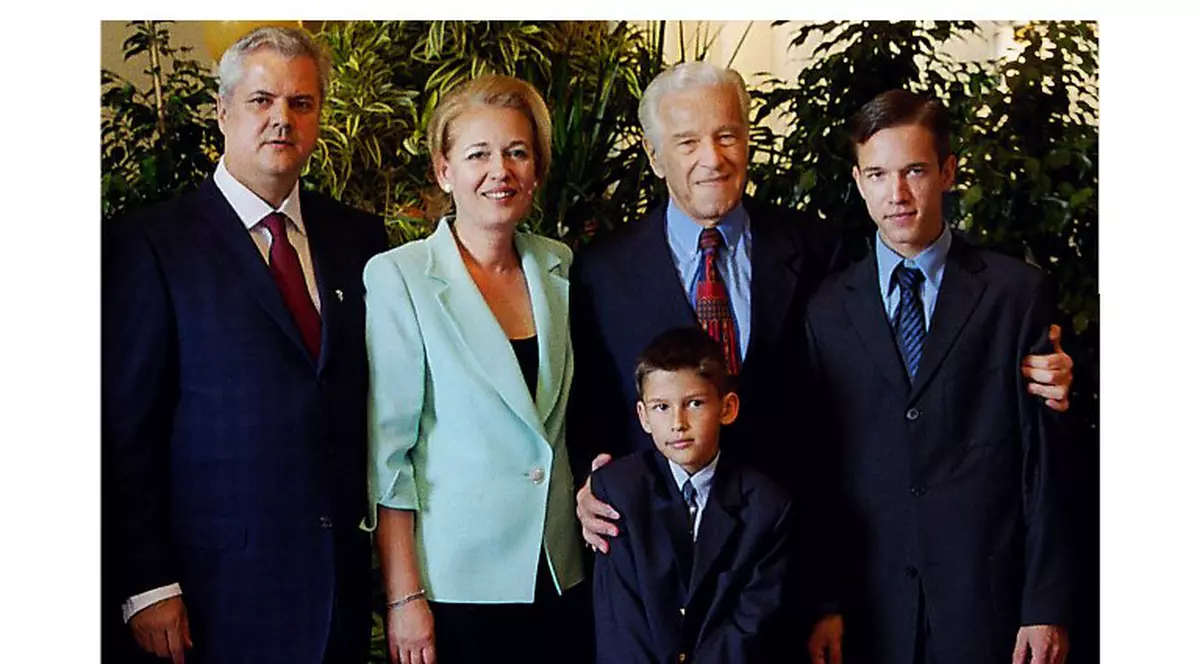 Adrian Năstase, despre Sergiu Nicolaescu: "De la el am învăţat cum poţi să îmbătrâneşti frumos" Vezi ce AMINTIRI ÎI LEAGĂ!