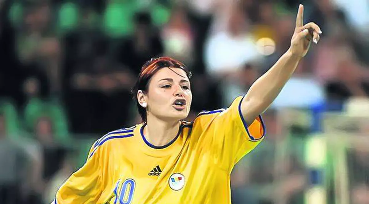 Handbalista Alina Dobrin, susţinută de colegele de echipă la procesul de divorţ