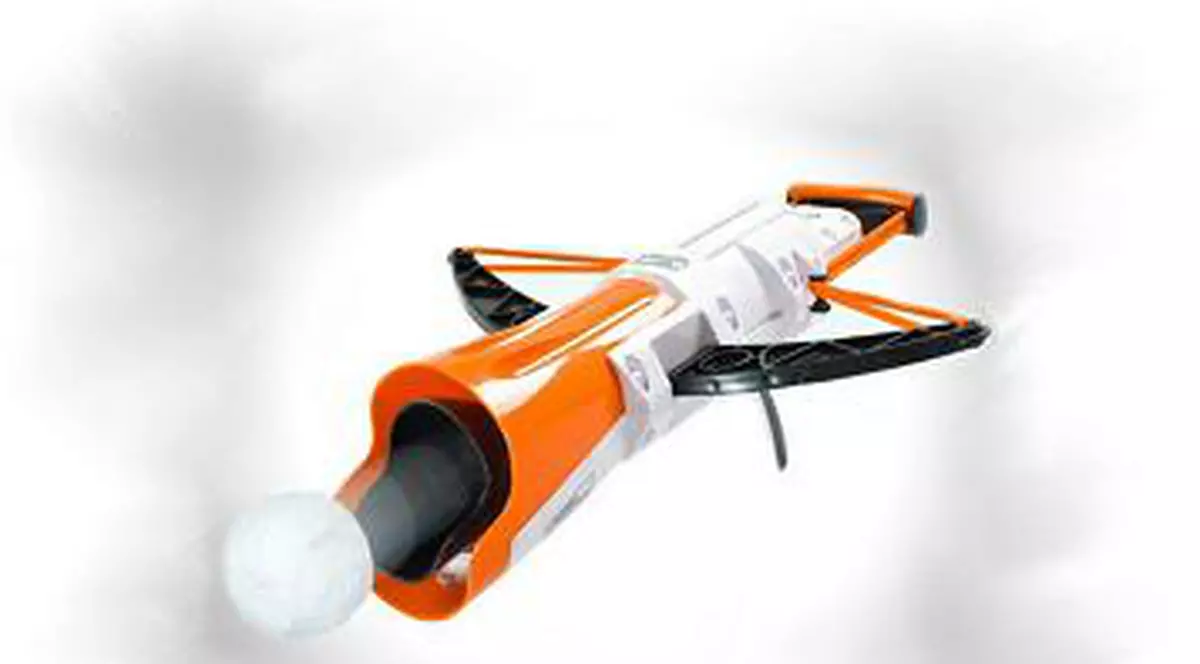 A apărut lansatorul de bulgări de zăpadă! FOTO