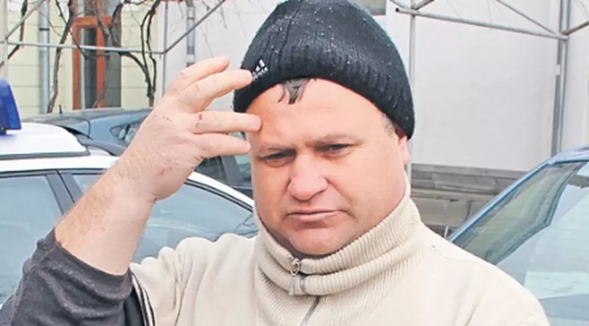 Alertă în Botoşani! Femeia-ninja atacă bărbaţi cu sabia!