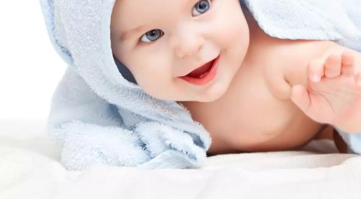 De ce zâmbesc bebeluşii?