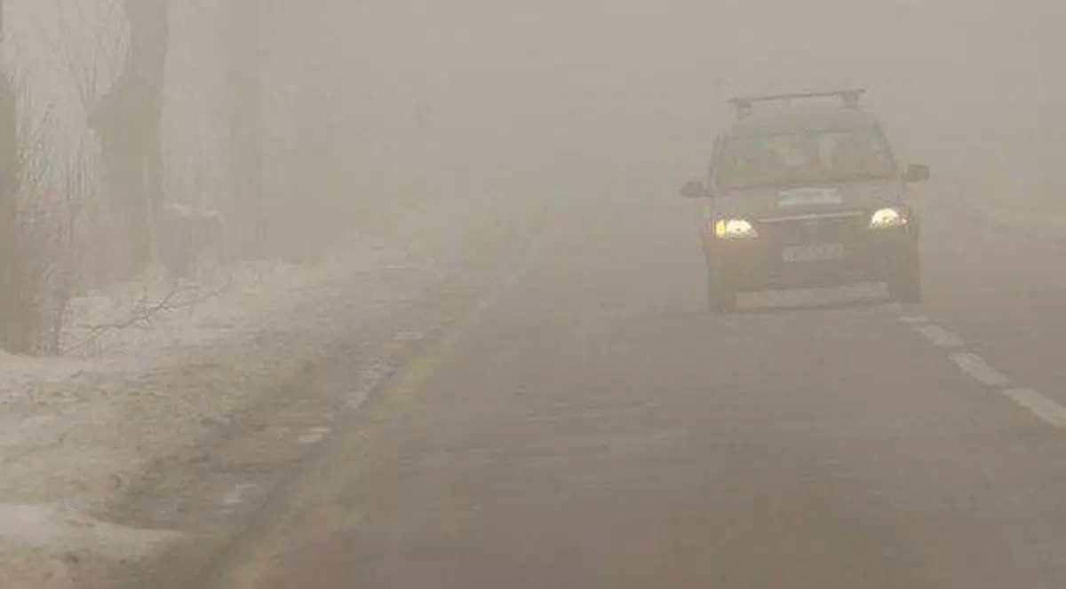 Cod galben de ceaţă - duminică şi luni în sudul şi estul României; polei în vest