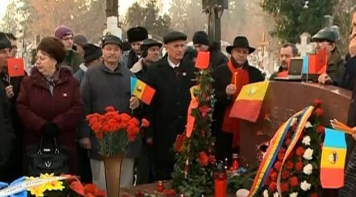 Dacă ar mai fi trăit, fostul DICTATOR NICOALE CEAUȘESCU ar fi împlinit 95 de ani! Nostalgicii i-au aprins lumânări la Bellu