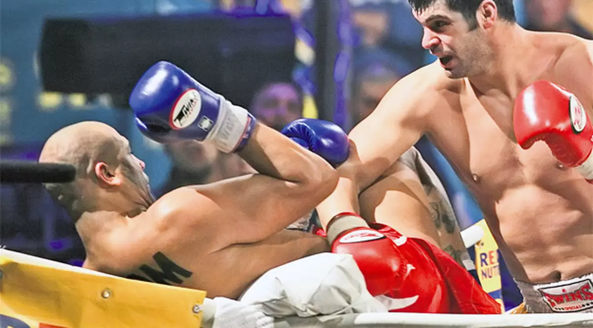 Daniel Ghiţă, finalist la K1 Glory 4 Tokyo, pot de 100.000 de euro