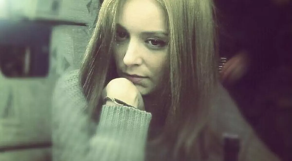 Diana Dumitrescu s-a apucat să scrie poezii. CITEȘTE prima ei creație!