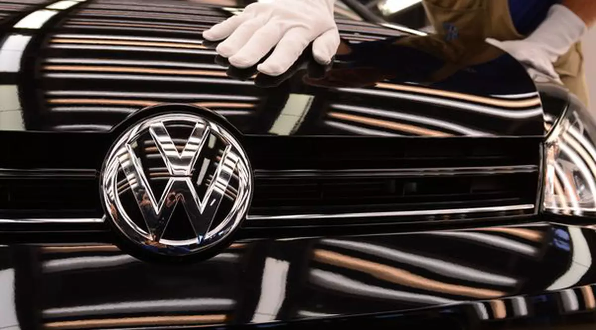 Volkswagen Golf 7 s-a vândut în 100.000 de unităţi în Europa