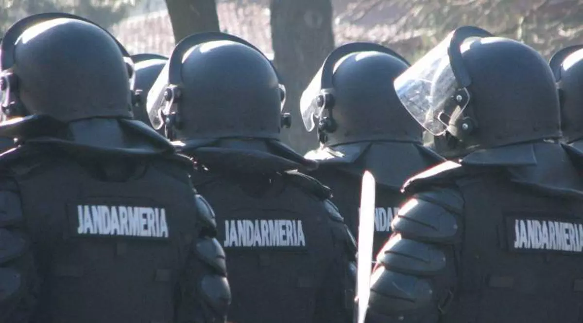 Atenţie! Hoţii muşcă jandarmi!