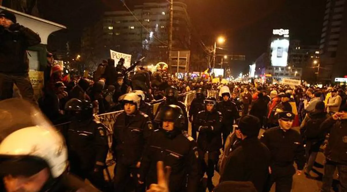 Jandarmul care a bătut un manifestant la protestele din Piața Uiversității, DEFERIT PARCHETULUI 