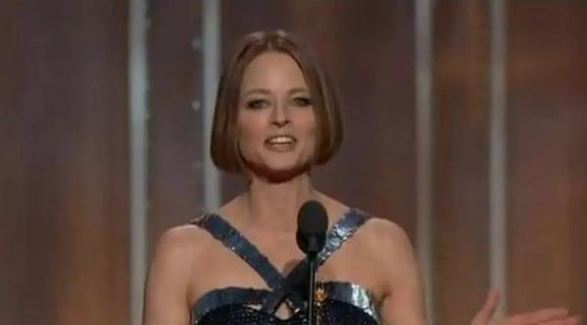 Jodie Foster a vorbit pentru prima dată în public despre faptul că este LESBIANĂ | VIDEO