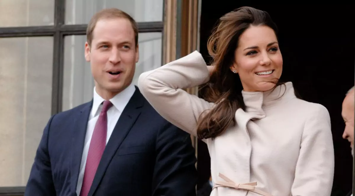 CADOURI SURPRINZĂTOARE pentru viitorii părinţi regali Kate şi William: suzete, lenjerie intimă, sosuri condimentate