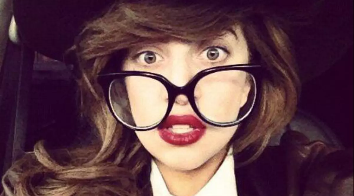 Dacă ți-am spune cine e vedeta din poză, nu ne-ai crede! Tu o recunoști?