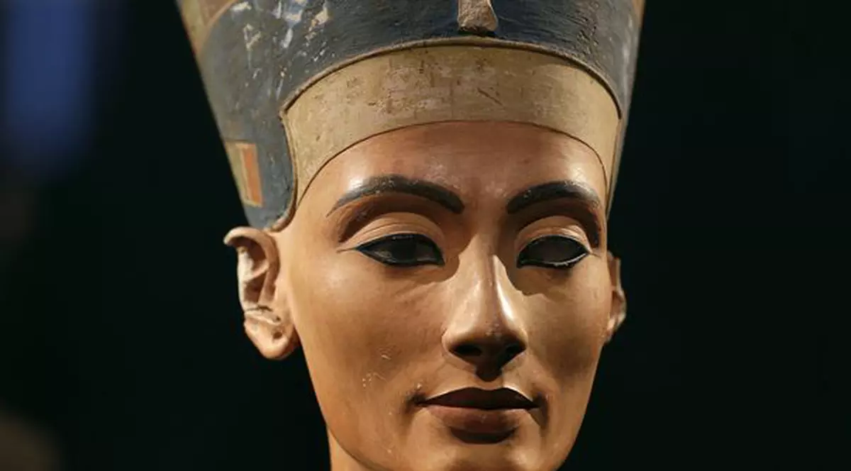 MISTER DEZLEGAT. El a realizat bustul reginei Nefertiti