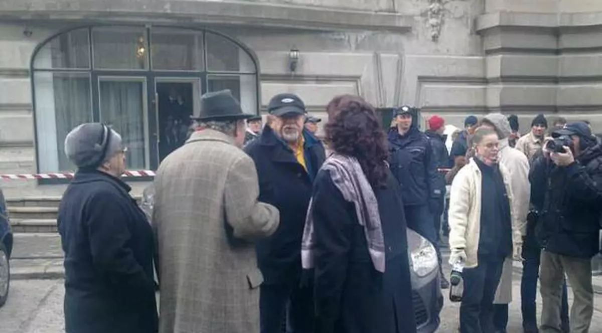 Sebastian Papaiani, despre sicriul lui Sergiu Nicolaescu: "Nu înţeleg de ce sicriul nu e descoperit pentru că..."