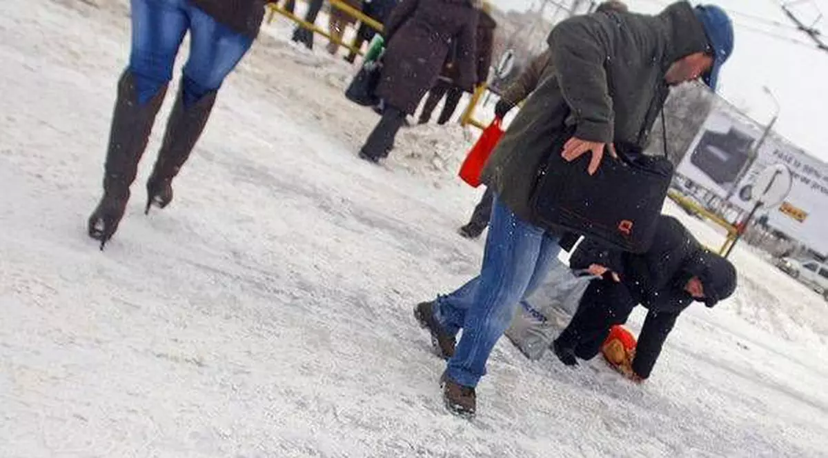 ATENȚIE, ȘOFERI! COD GALBEN de POLEI pentru mai multe județe