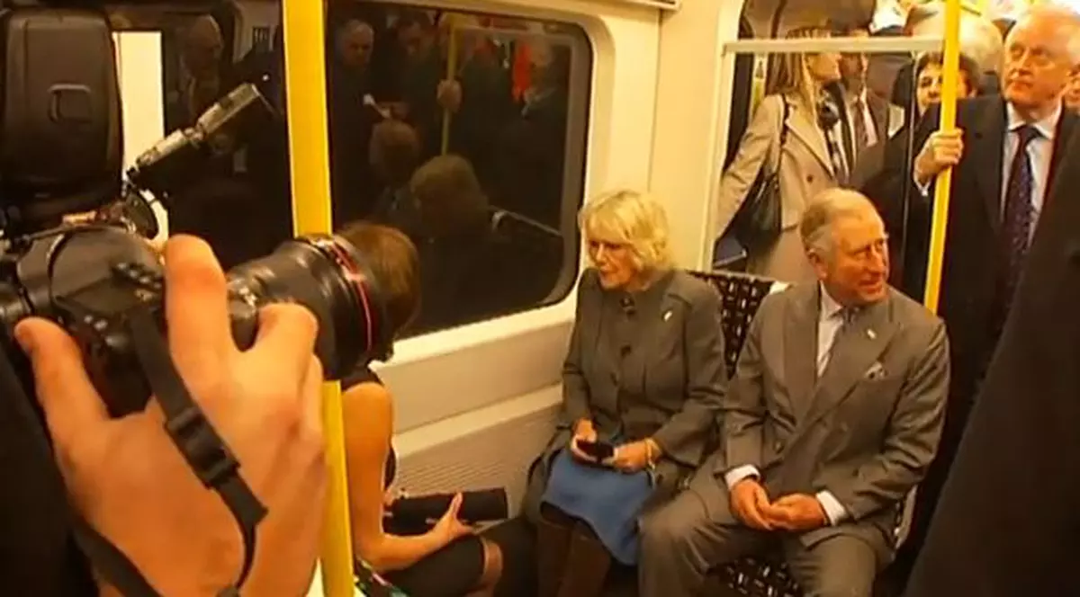 Prinţul Charles şi Camilla au mers cu metroul. Vezi cu ce ocazie! | VIDEO