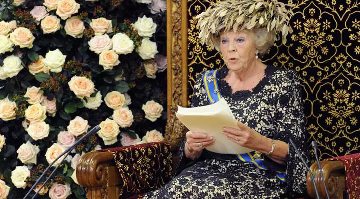 Regina Beatrix a Olandei VA ABDICA în aprilie! Vezi care-i sunt MOTIVELE!