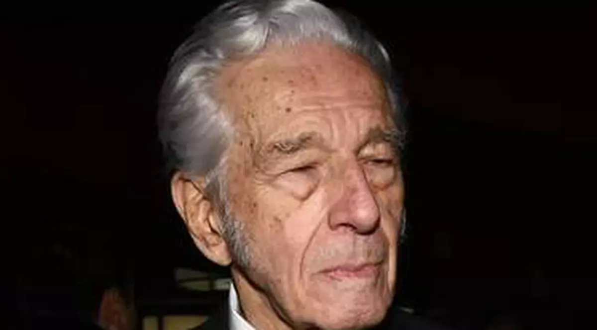 Sergiu Nicolaescu, alături de Brâncuşi, pe Aleea Celebrităţilor din Târgu-Jiu