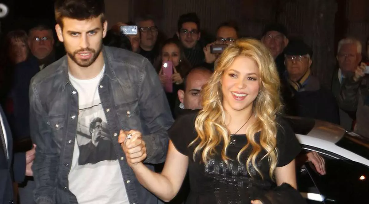 Shakira, cocoțată pe tocuri uriașe. Îți vine să crezi că mai are puțin și naște? | FOTO