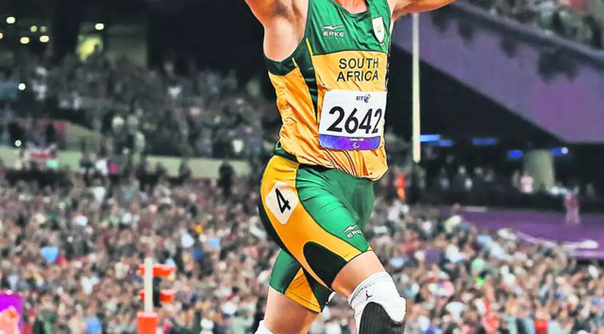 Atletul Oscar Pistorius, care are proteze în loc de picioare, este un vânător de fuste