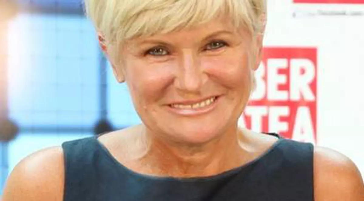 Monica Tatoiu, DUPĂ UN SFERT DE VEAC, DIN NOU LA ALTAR. A înlocuit ROCHIA DIN PERDELE DE PAŞCANI