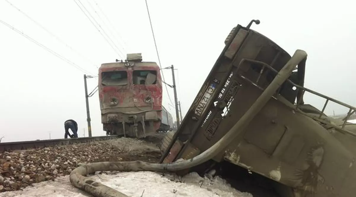 1 mort și mai mulți răniți, după ce un TREN a DERAIAT la Fetești