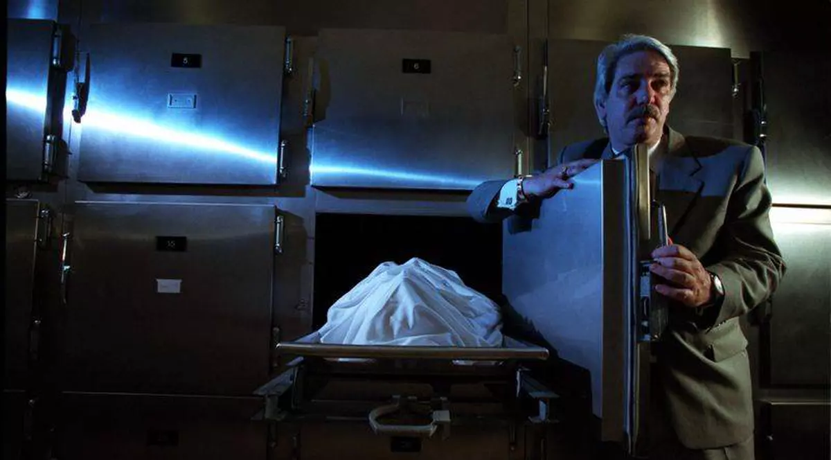 Cutremurător! L-au găsit MORT ÎN CASĂ după doi ani, purtând doar o pereche de șosete