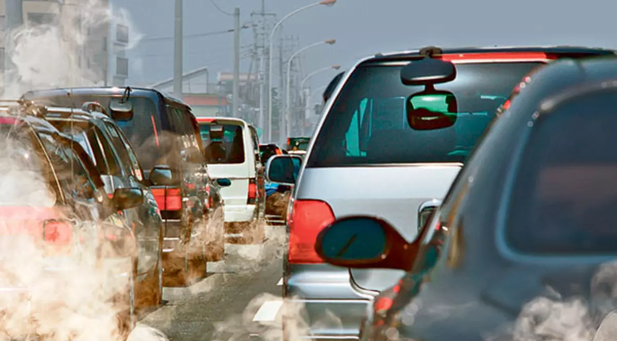 Maşinile pe motorină, taxate în plus faţă de cele pe benzină