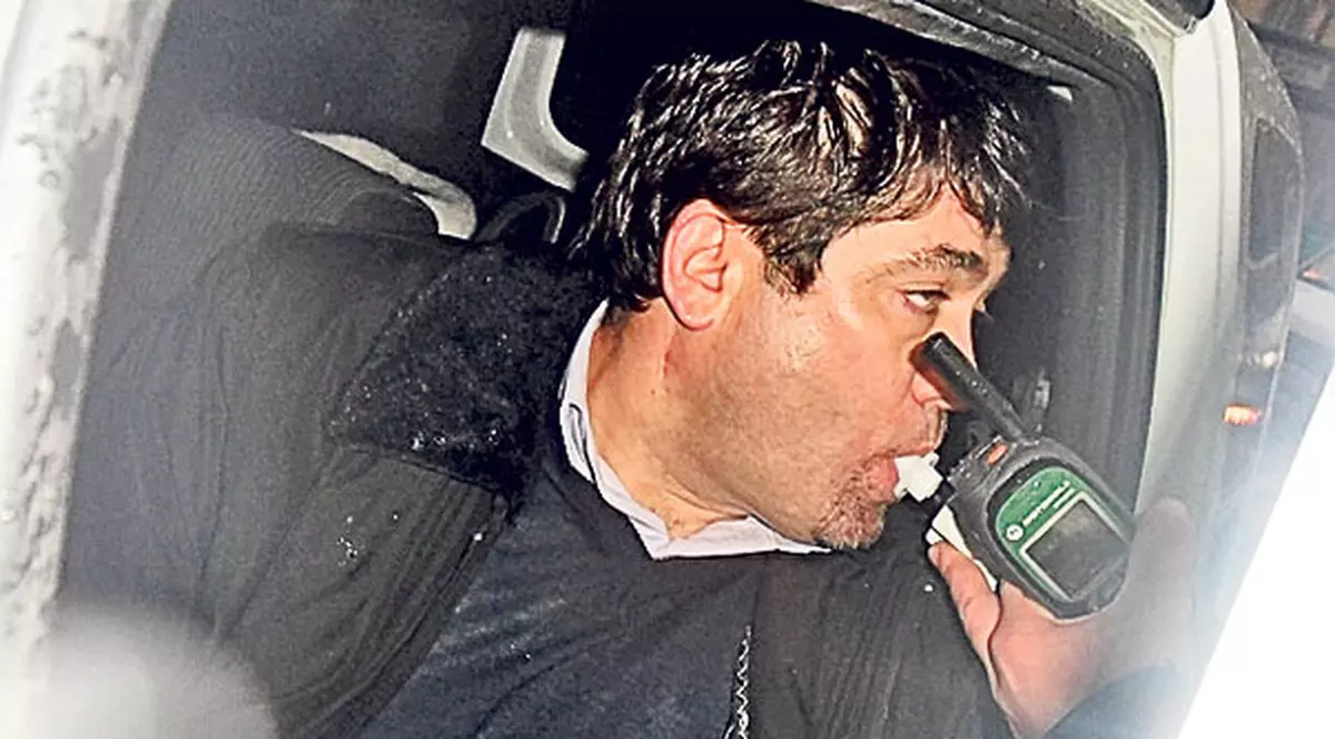 Un preot beat a băgat 3 oameni în spital